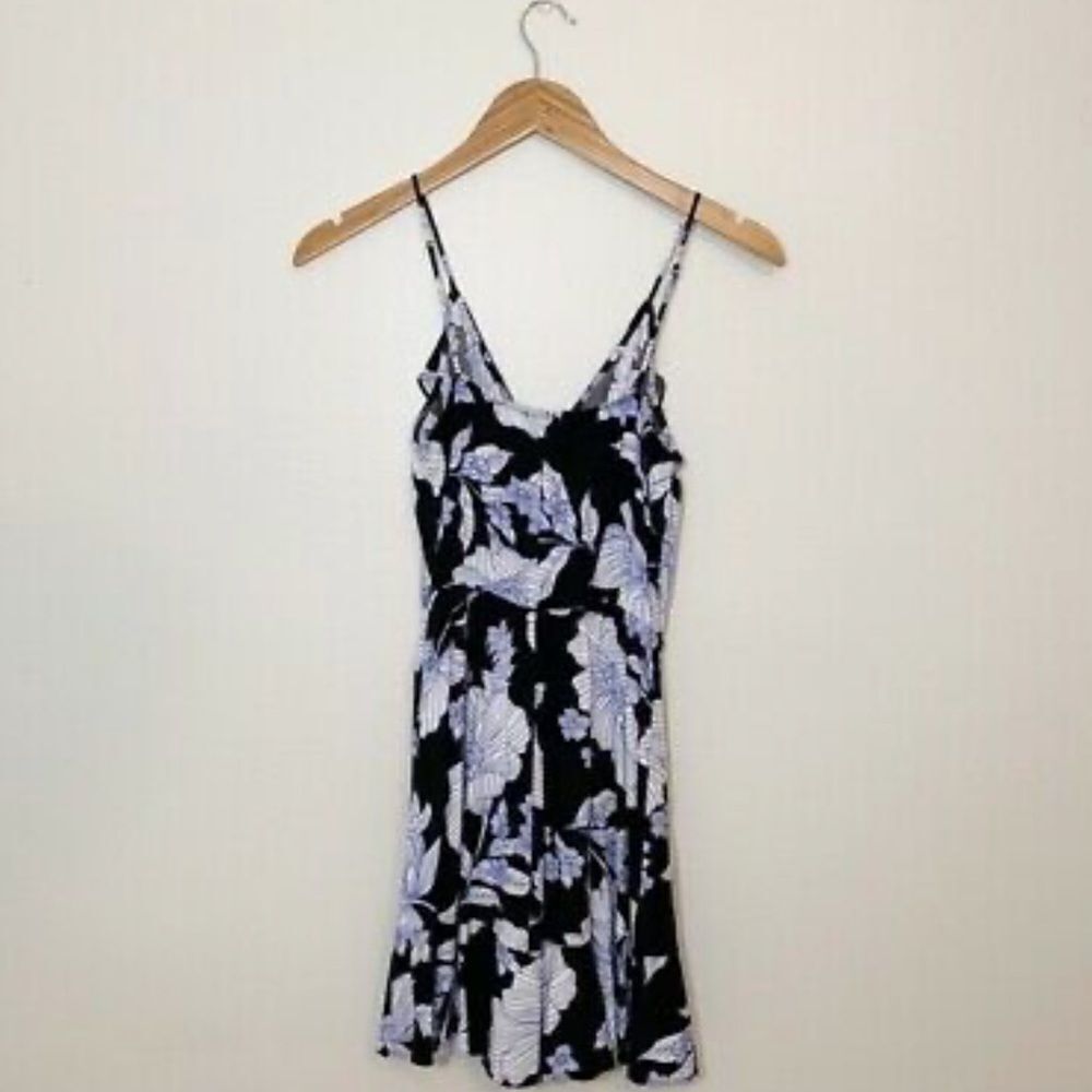 ✨ HP✨PRINT RUFFLE WRAP FRONT CAMI DRESS✨ - Picture 5 of 8
